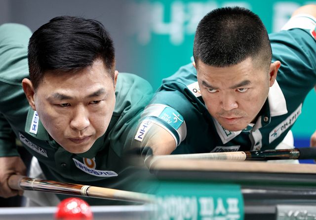 베트남을 대표하는 PBA 투어 선수 마민껌(NH농협카드)과 응우옌꾸옥응우옌(하나카드).&nbsp; 사진=PBA 제공