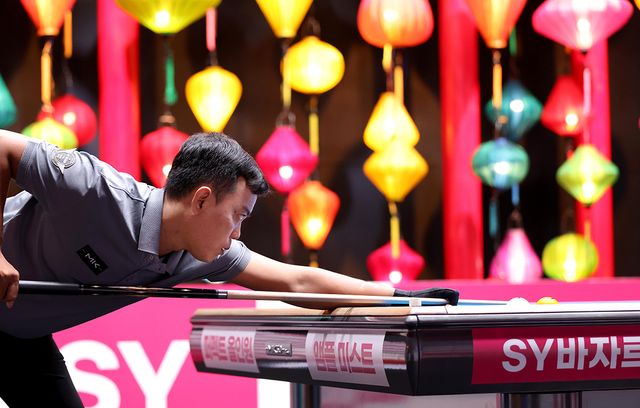 베트남 현지 예선을 통과한 28명의 신인 선수가 출전한 '하노이 오픈' 128강전. 그중 4명이 정상급의 실력을 선보이며 64강에 진출해 베일에 가려졌던 '베트남 고수'들의 실력이 공개됐다.&nbsp; 사진=PBA 제공