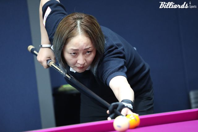 이신영과 64강 진출을 다투는 박수향.