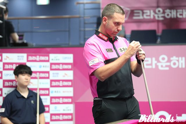 '신예' 이태희를 승부치기 접전 끝에 꺾고 64강에 오른 하비에르 팔라손.