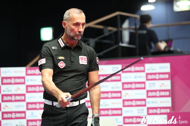 퍼펙트큐와 3점대의 애버리지를 올리고 16강에 진출한 세미 사이그너. 사진=고양/이용휘 기자