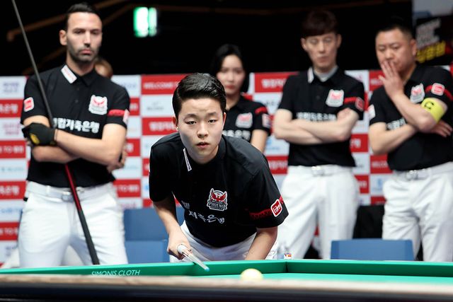 웰컴저축은행 대체선수 김영원은 1세트에 출전해 첫 승을 거뒀다.