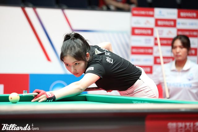 한지은은 6세트 여자단식에서 다시 만난 우리금융캐피탈의 스롱 피아비(캄보디아)에게 극적인 1점 차 승리를 거두었다.