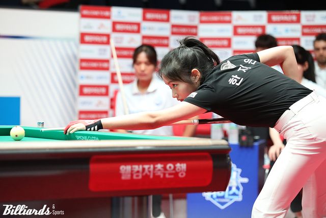 한지은은 2라운드 들어서 6세트 여자단식에 세 차례 출전, 모두 1점 차의 신승을 거두며 에스와이를 구원했다.