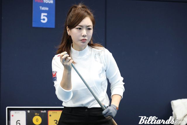 2년 만의 공백기를 깨고 돌아온 한주희가 '웰컴저축은핸 LPBA 챔피언십' PPQ에서 황민지와 대결하고 있다.