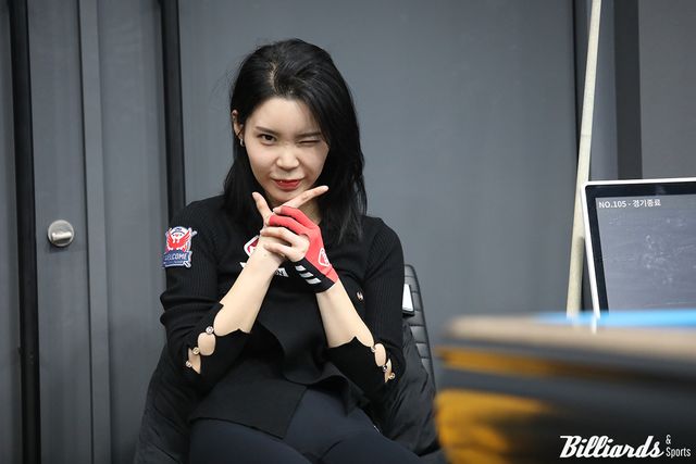 23일 열린 여자 프로당구 24-25시즌 8차 투어 웰컴저축은행 LPBA 챔피언십 64강전에서 애버리지 2.083의 기록으로 승리한 이우경.&nbsp; 사진=고양/이용휘 기자