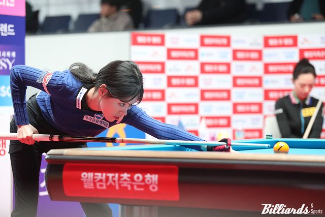 '바비인형' 서한솔(우리금융캐피탈)이 차유람(휴온스)에게 대역전승을 거두며 16강에 진출, 김가영(하나카드)과 8강행을 다툰다.&nbsp; 사진=고양/이용휘 기자