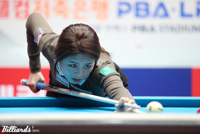 '당구 여제' 김가영(하나카드)이 26일 오후 4시 30분에 열리는 16강전에서 서한솔(우리금융캐피탈)을 상대로 33경기 연속승리와 8강 진출에 도전한다.&nbsp; 사진=고양/이용휘 기자