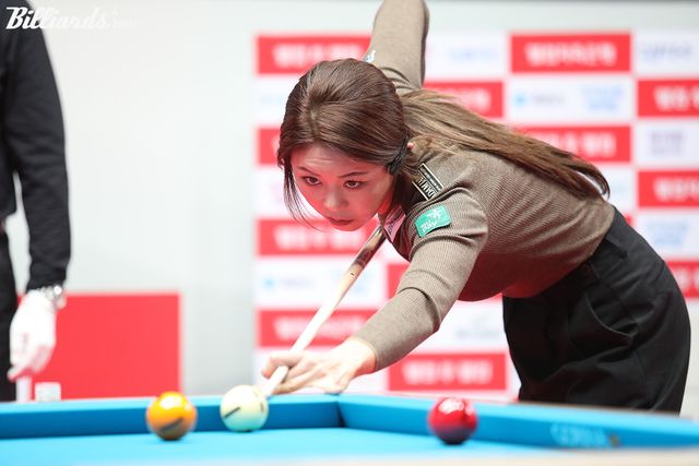'당구 여제' 김가영(하나카드)이 8차 투어 '웰컴저축은행 PBA 챔피언십' 16강전에서 서한솔(우리금융캐피탈)의 거센 도전을 막아내며 8강에 진출했다.&nbsp; 사진=고양/이용휘 기자