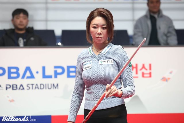 김가영은 전날 열린 16강전에서 김민영의 팀 동료인 서한솔(우리금융캐피탈)을 3-1로 꺾었다. 이 경기에서 김가영은 서한솔의 활약에 고전 끝에 어렵게 승리를 거뒀다.