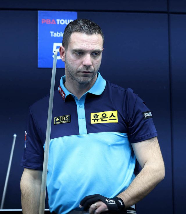 32강에서 사이그너와 대결하는 하비에르 팔라손. 팔라손은 64강에서 'PBA 최고령' 김무순을 꺾고 32강에 올랐다.