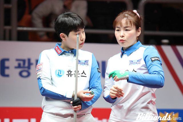 2세트 여자복식에서 호흡을 맞춘 김세연과 이신영.