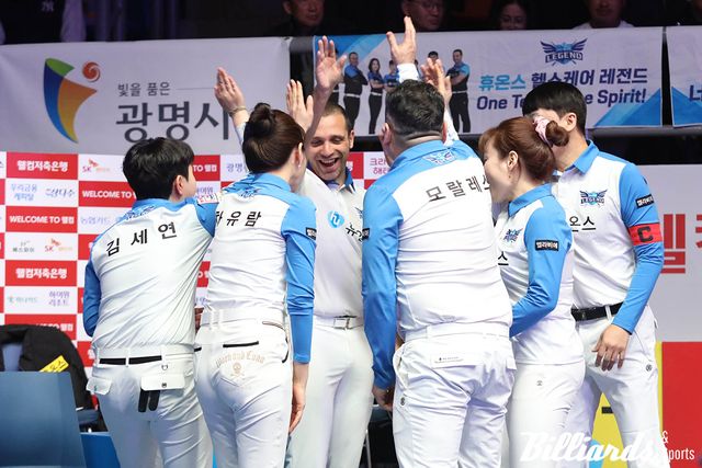 화이팅을 외치는 휴온스 헬스케어 레전드.