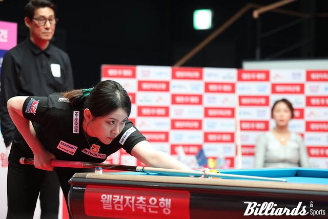 김가영과 결승전에서 맞대결을 펼치고 있는 김민아.