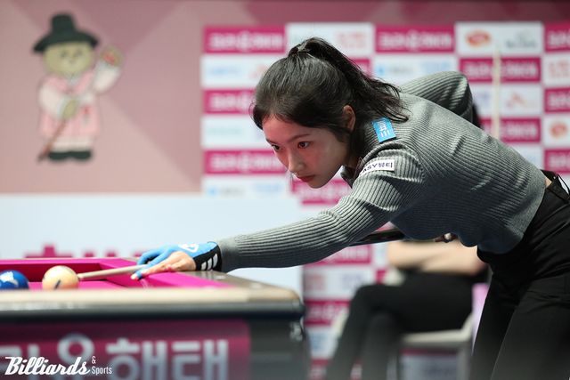 한지은(에스와이)이 1일 열린 5차 투어 32강전에서 서한솔(우리금융캐피탈)에게 3-0으로 완승을 거두며 16강에 진출했다.&nbsp; 사진=고양/이용휘 기자