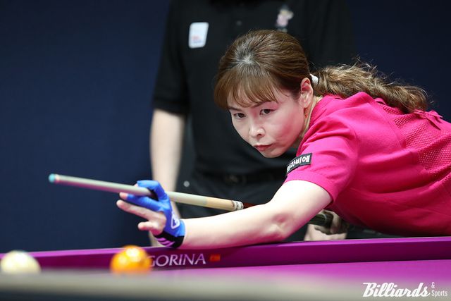 이신영(휴온스)이 프로당구 투어에서 벌인 첫 한일전에서 사카이 아야코(하나카드)를 승부치기에서 꺾고 5차 투어 16강에 진출했다.&nbsp; 사진=고양/이용휘 기자
