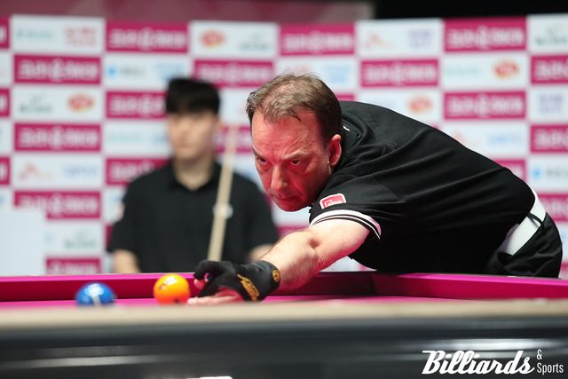 '사대천왕' 다니엘 산체스(웰컴저축은행)가 '영건 와일드카드'로 처녀 출전한 이동규에게 승부치기에서 패했다. 이동규와 128강 대경 중인 산체스. 사진=고양/이용휘 기자