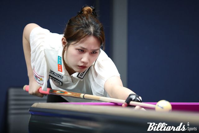 김진아와 32강에서 대결 중인 전애린.