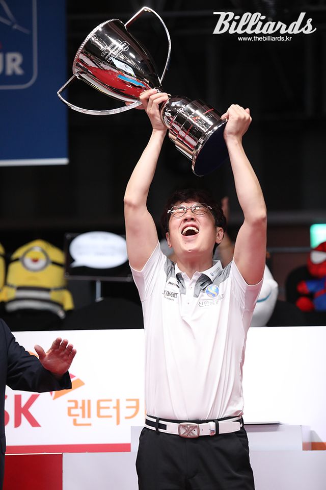 2020-21시즌 개막전 'SK렌터카 챔피언십'에서 우승을 차지하며 PBA 챔피언에 오른 오성욱.