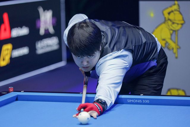 쩐뀌엣찌엔을 초반부터 강한 기세로 밀어붙인 이범열.