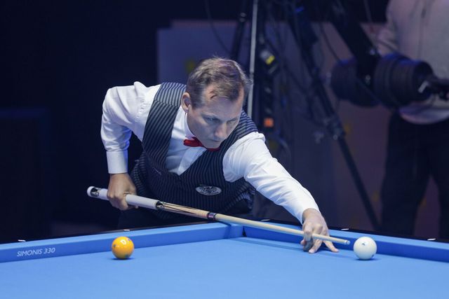 오스트리아의 베테랑 선수 아르님 카호퍼가 16강에서 한국의 허정한(경남)을 꺾고 8강에 진출했다.