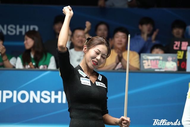 김가영(하나카드)이 휴온스 LPBA 챔피언십에서 4년 연속 우승에 도전한다. 사진은 지난 시즌 휴온스 챔피언십에서 우승하는 순간 기뻐하는 김가영.&nbsp; 사진=이용휘 기자