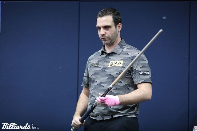 크라운해태 챔피언십 '초대 챔피언' 하비에르 팔라손(휴온스)은 이번 대회 128강에서 탈락했다.