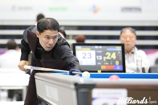 조명우와 8강전 경기 중인 허정한