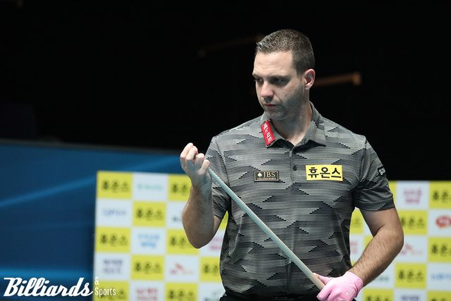 하비에르 팔라손이 이호영에게 세트스코어 3-0의 패배를 당하고 128강 첫 경기에서 탈락했다. 사진=고양/이용휘 기자