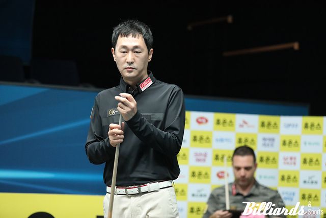 하비에르 팔라손을 3-0으로 꺾고 64강에 오른 이호영.