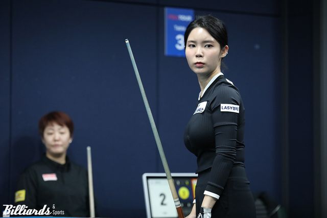 백민주에게져 32강에서 큐를 접은 이우경.