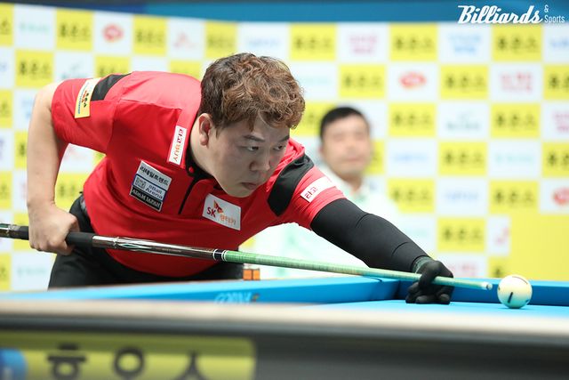 강동궁(SK렌터카)은 만만치 않은 김봉철을 상대로 3-0의 승리를 거두며 64강에 올라갔다.