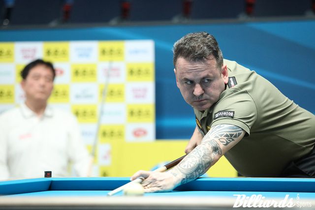 휴온스의 로빈슨 모랄레스도 주장 최성원과 함께 세트스코어 3-1의 승리를 거두고 무사히 64강에 안착했다.