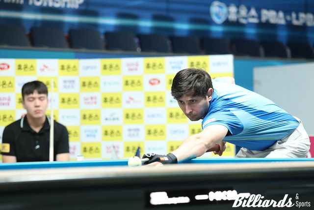 '와일드카드'로 출전한 김기원을 3-0으로 제압하고 이변 없이 64강에 진출한 다비드 마르티네스.