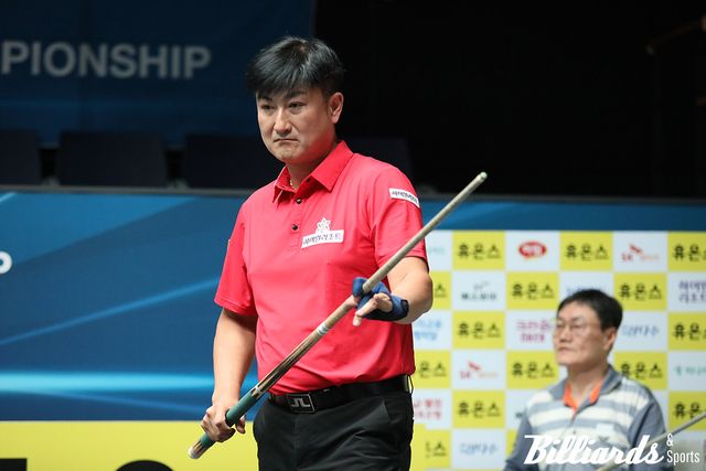 1세트를 놓친 이충복은 2, 3, 4세트를 연달아 따내며 3-1로 승리, 승부치기 없이 64강 진출을 확정했다. 사진=고양/이용휘 기자