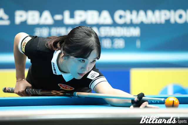 스롱을 꺾고 시즌 첫 결승 진출에 성공한 김상아.