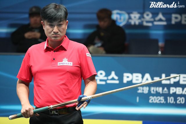 이충복(하이원리조트)은 세트스코어 3-2로 무라트 나지 초클루(하나카드)를 꺾고 8강에서 산체스와 만났다.