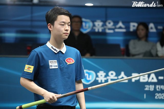 2007년생 김영원은 세계 3쿠션의 레전드 사이그너와 역사적인 첫 승부에 나선다.