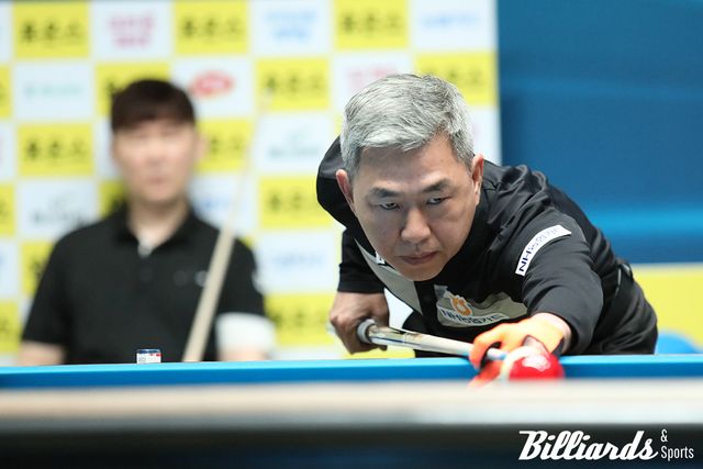 8강전에서 주시윤과 대결하고 있는 마민껌.