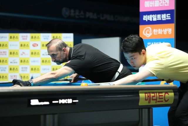 세미 사이그너와 김영원의 8강전 뱅킹.