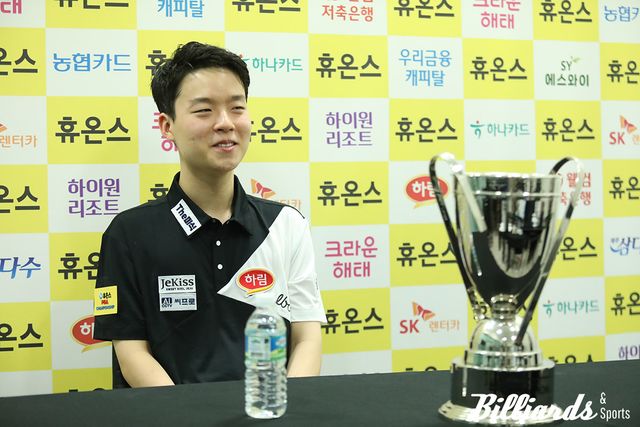 프로당구 PBA 6차 투어에서 개인 통산 2승을 달성한 김영원이 경기가 끝난 후 기자들과 인터뷰를 하고 있다. 사진=고양/이용휘 기자