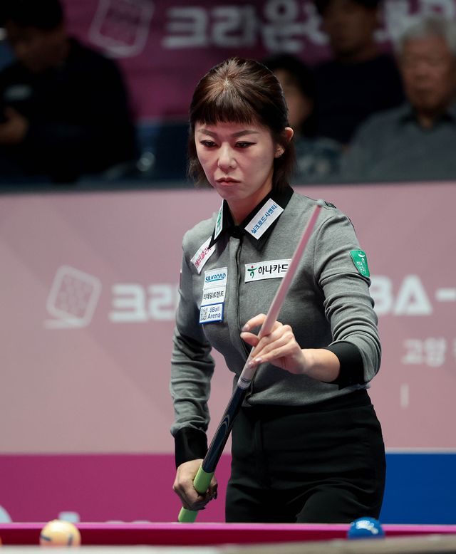 김가영은 3세트를 매치포인트에서 아깝게 내준 뒤 4세트도 3이닝 만에 11:0으로 승리하고 준결승 진출을 확정했다.