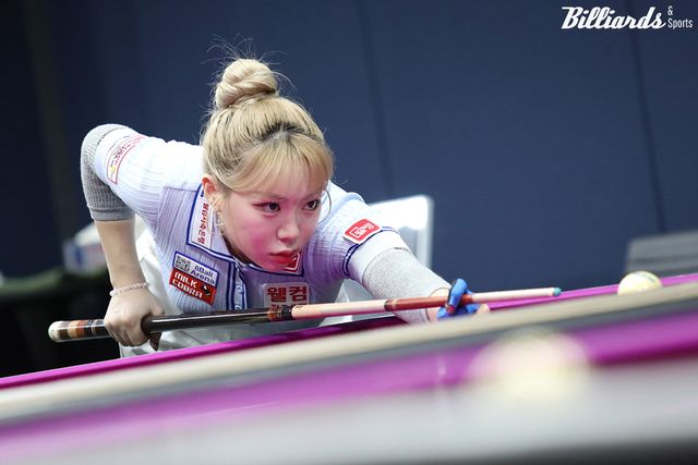 2세트까지 경기가 풀리지 않았던 김예은은 3세트에서 3-3-3 연속타로 살아난 뒤 뱅크 샷을 성공시키며 11:10으로 역전승을 거둬 반전을 노렸다.&nbsp; 사진=이용휘 기자