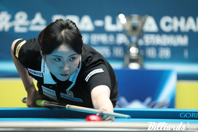 우승 트로피를 놓고 결승전에서 김상아와 대결한 김민아.