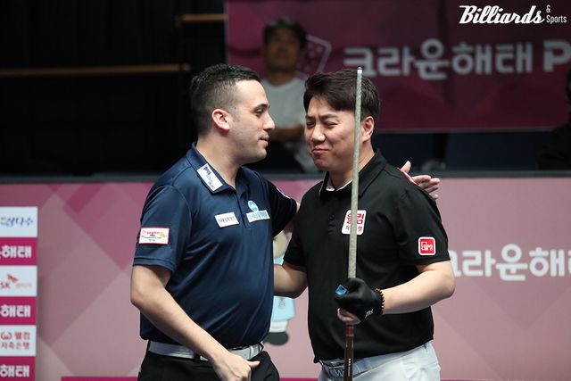 경기 종료 후 인사를 나누는 김종원과 사파타.