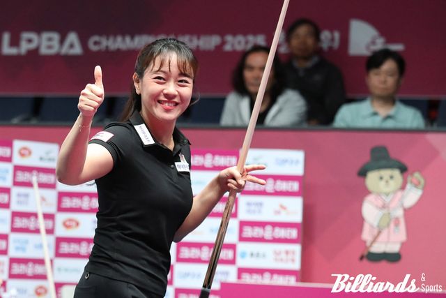 준결승전 승리 후 카메라를 향해 엄지를 들어보이며 기뻐하고 있는 임경진.