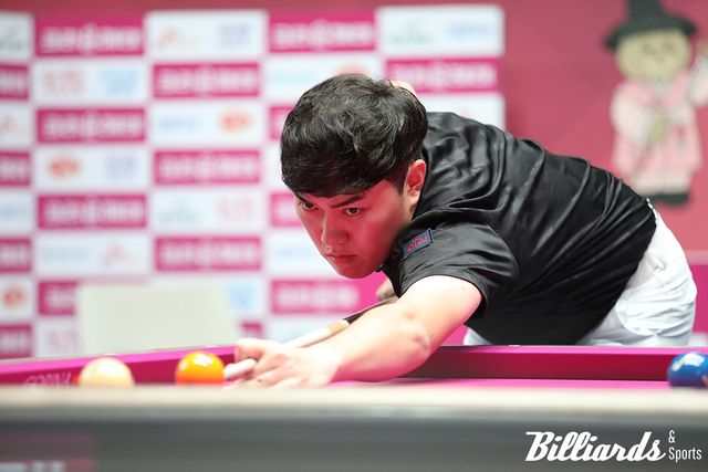 1세트를 역전패로 놓친 김준태가 끝내 에디 레펀스에게 0-3 패배를 당하고 말았다. 사진=이용휘 기자