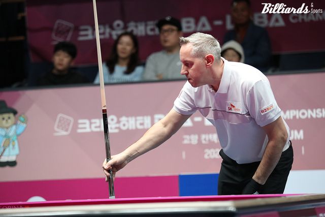 마르티네스에게 극적인 역전승을 거두고 8강에 진출한 레펀스.