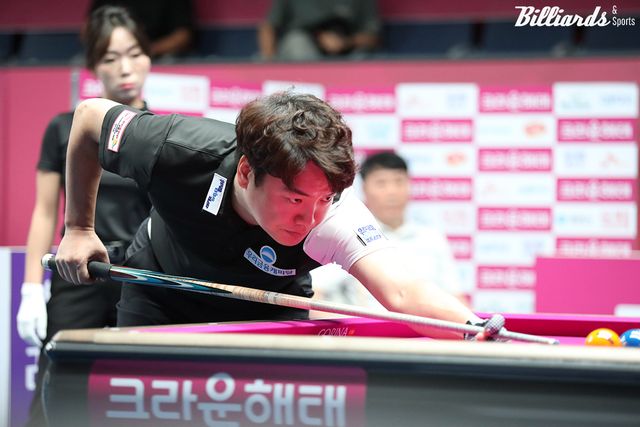 강민구는 신남호를 3-2로 제압하며 8강에 진출했다.