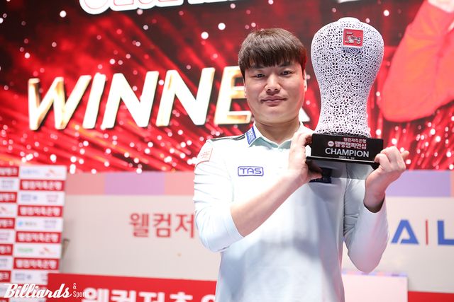 22-23시즌 막바지에 열린 7차 투어 '웰컴저축은행 챔피언십'에서 강민구는 베트남의 응오딘나(SK렌터카)를 꺾고 마침내 4전 5기의 프로당구 첫 우승을 차지했다.